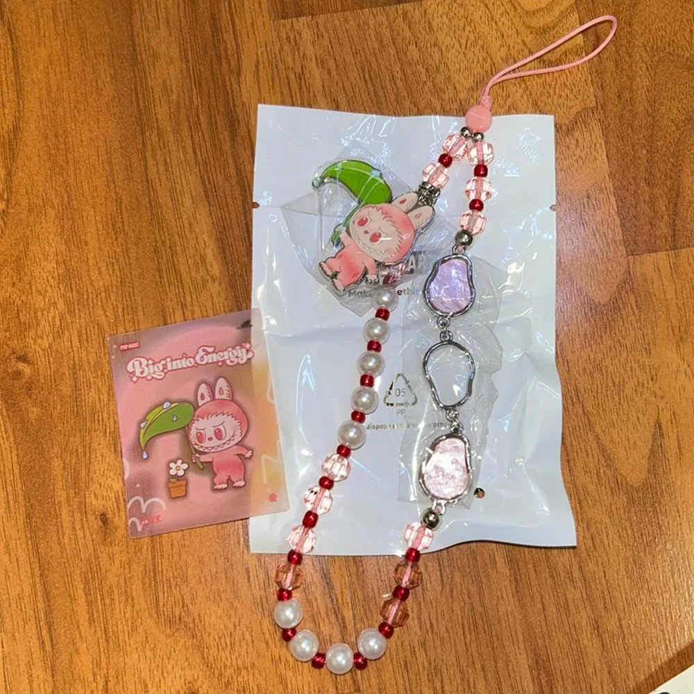 Brand New in Box THE MONSTERS Big Into Energy Phone Charm ‘LOVE’